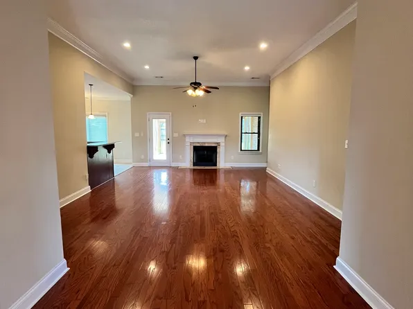 416 Hunts Landing Dr, Kathleen, GA 31047