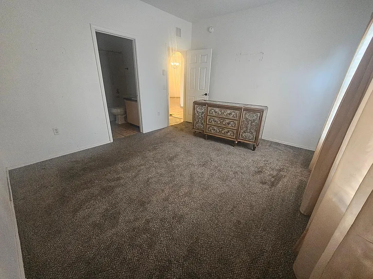 2047 W Bramburgh Ct — Photo 12
