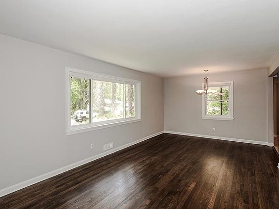 4th image of 451 Virginia Pl SE
