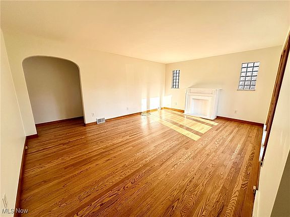 3rd image of 1303 Overlook Dr