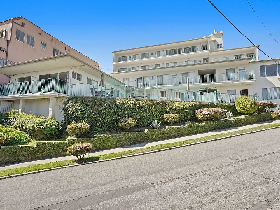 3811 Bluff