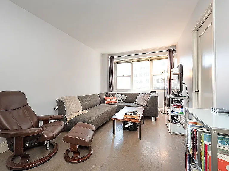 400 E 54th St #15G — Photo 2