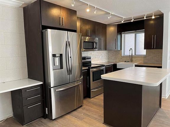 4th image of 229 SE 1st Ave #101