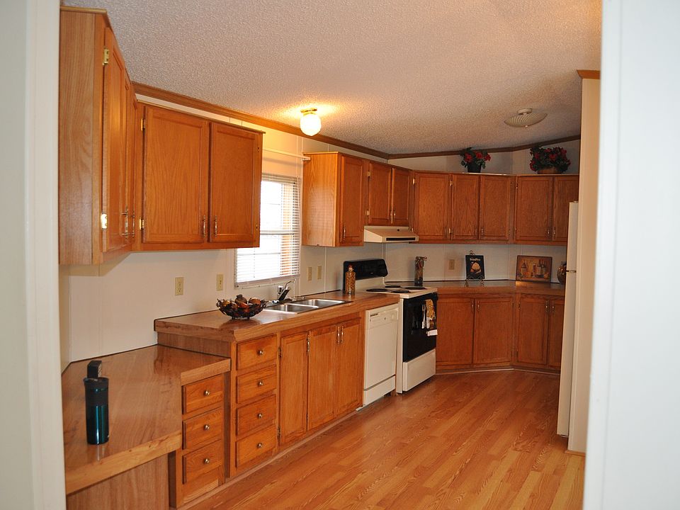 1st image of 3840 Seneca Dr