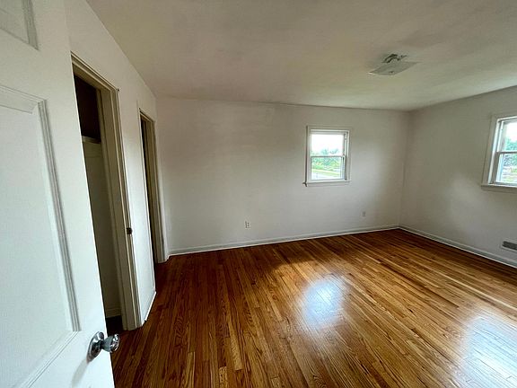 5th image of 303 Lyndale Ave