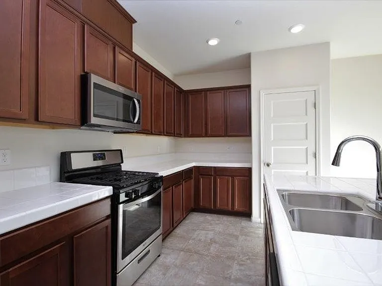 4800 Ocean Ln — Photo 3