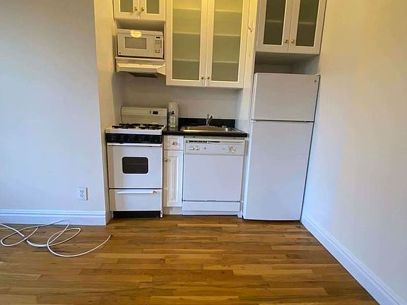2nd image of 146 W 79th St #3R