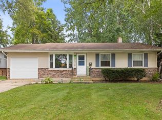 203 Lilac Ln, North Aurora, IL 60542