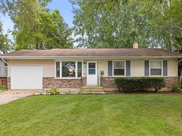 203 Lilac Ln, North Aurora, IL 60542