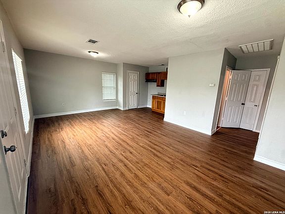 5th image of 2604 Chihuahua Street