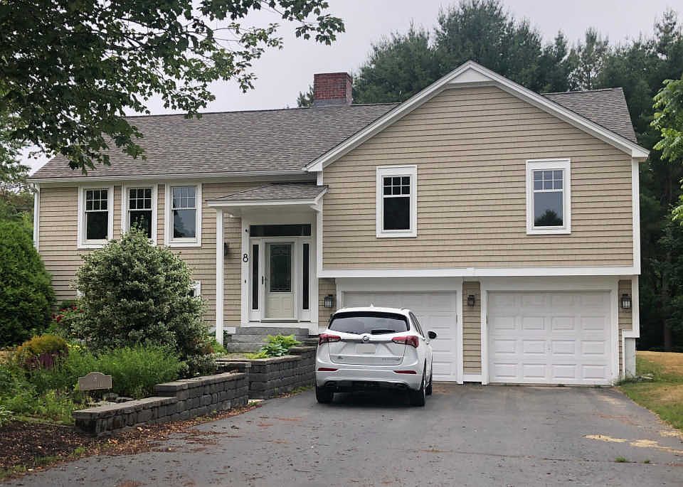 1st image of 8 Powderhorn Dr