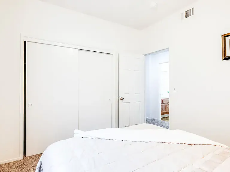 708 Champagne Ct — Photo 24