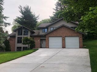 320 Forreston Dr, Cottage Grove, WI 53527