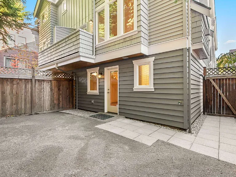 1133 10th Ave E #A — Photo 39
