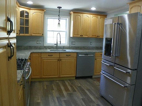 2nd image of 122 Fellsmere St