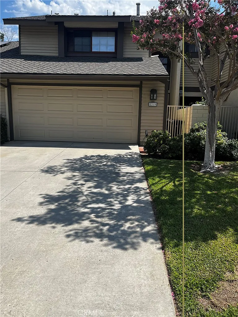 3 bed, 5.5 bath, 1333 sqft, $3,700 — Photo 1