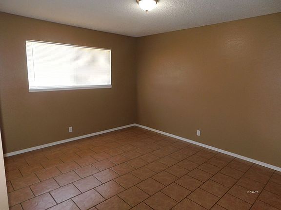 5th image of 640 Commercial Ave