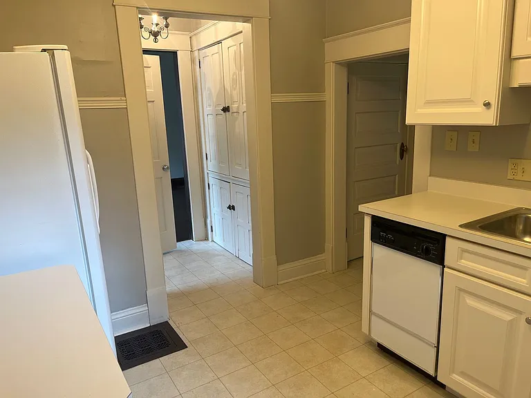 Wallace Ave Duplex — Photo 9