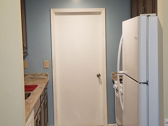 5th image of 23 Sussex Pl #305