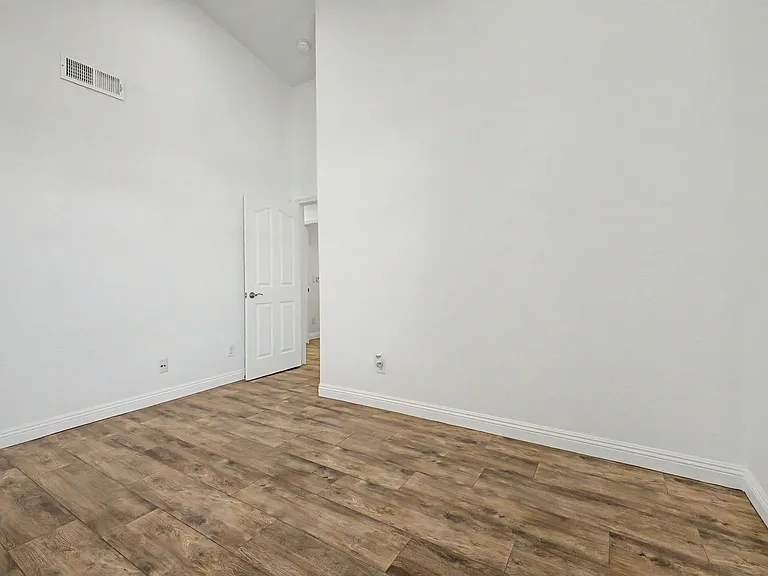 6919 E Lakeview Ave — Photo 20