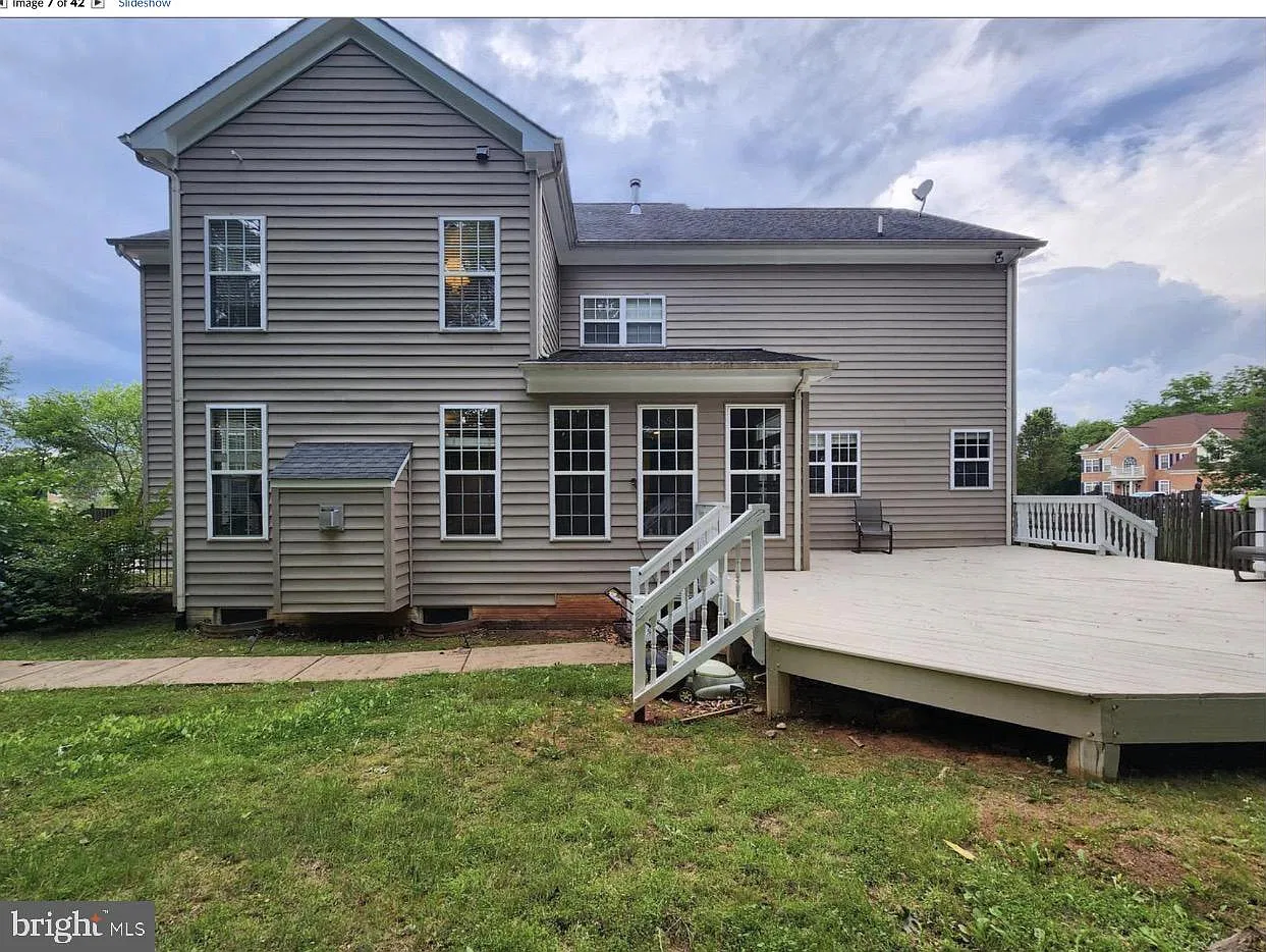 7 bed, 5.5 bath, 4956 sqft, $3,995 — Photo 2