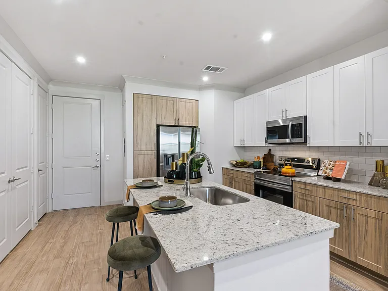 The Westlyn — Photo 4