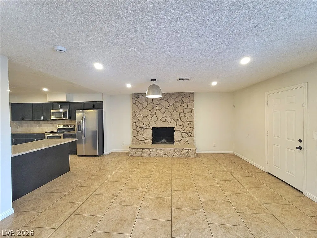 3 bed, 2.0 bath, 1653 sqft, $2,150 — Photo 4