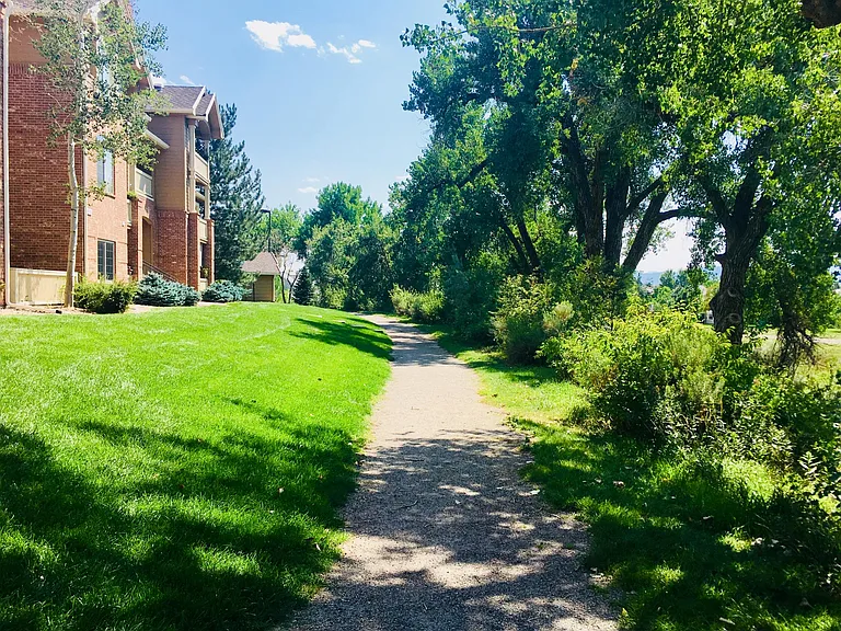Trail along High Line Canal