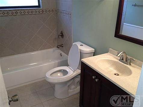 4th image of 313 NE Surfside Ave