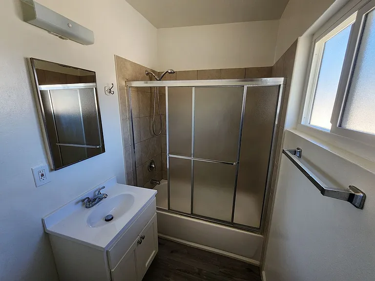 417 N Bush St — Photo 9