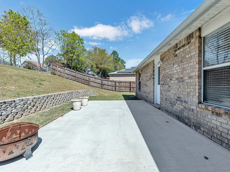 221 Trish Dr — Photo 25