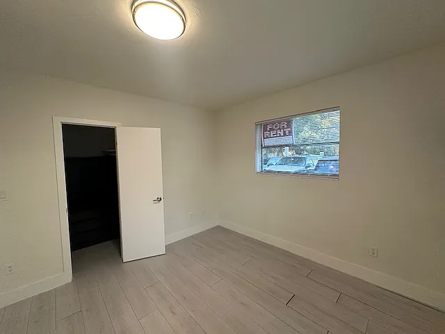 2503 NE 184th Ter — Photo 5
