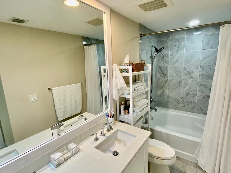 225 NE 1st St #202 — Photo 18