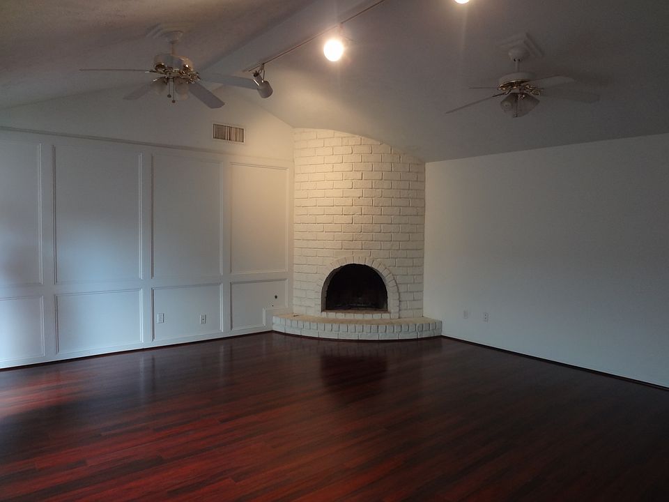 1st image of 10 T Huxley Ln