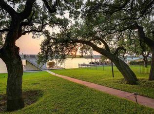 126 Hidden Oaks Dr, Kingsland, TX 78639