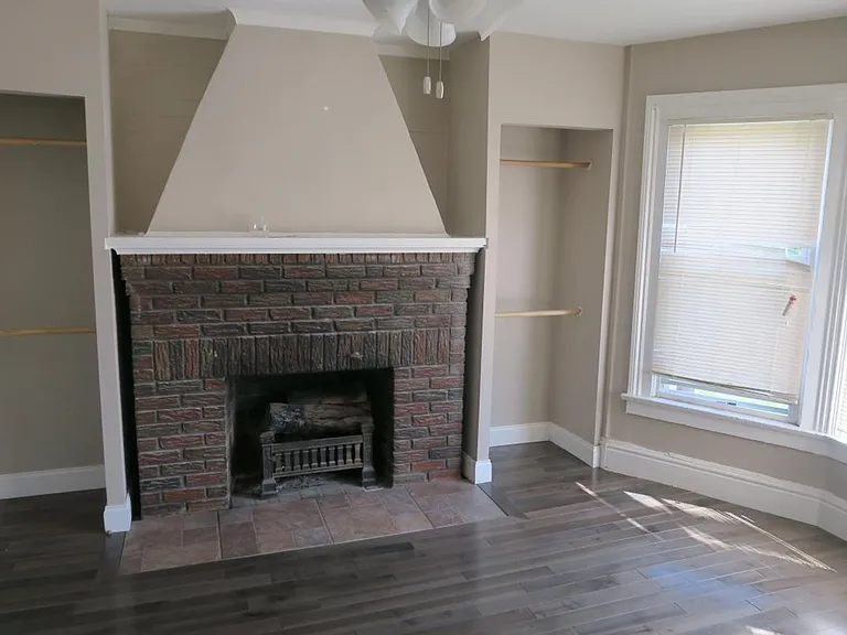 334 University Ave — Photo 1