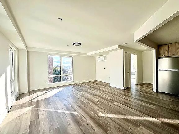 4th image of 3333 Giles Pl #B40