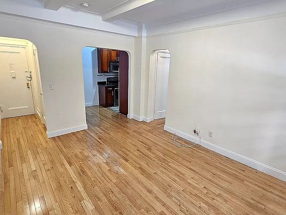 3rd image of 25 W 64th St APT 2B