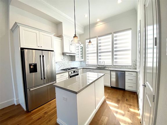 2nd image of 6037 Matthew Oaks Pl