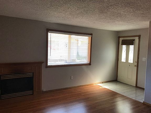 3rd image of 115 NE Coast Pine Ave