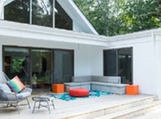 10 N Hollow Dr, East Hampton, NY 11937