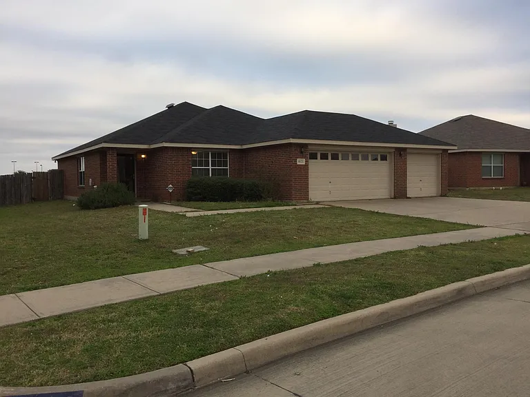 8121 Macgregor Dr — Photo 2