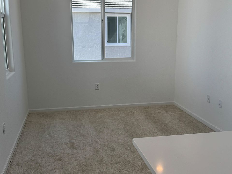 1st image of 3226 Summit Dr