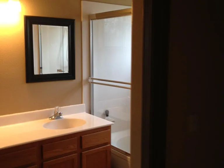 214 Holland Cir — Photo 4