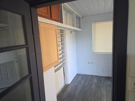 4th image of 8502 Gibsonton Dr