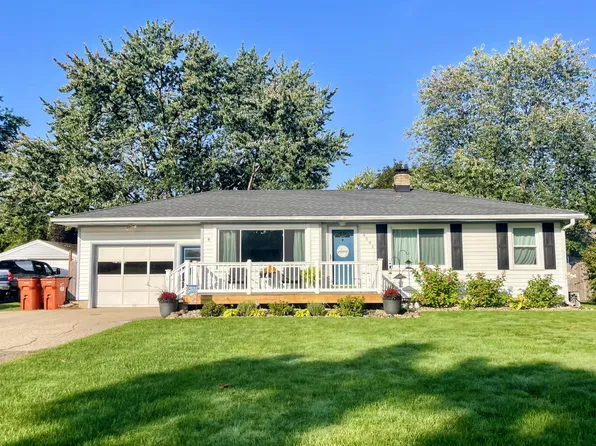 4041 Lester Dr NE, Grand Rapids, MI 49525