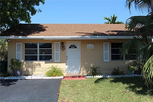 7002 NW 99th Way Photo 1
