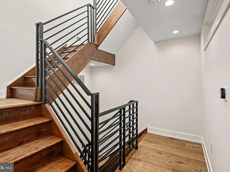 2403 Grays Ferry Ave — Photo 21