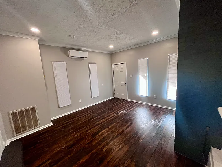 378 Badger Ln — Photo 7