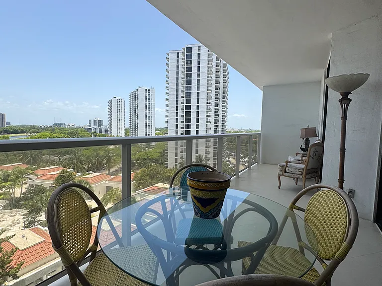 20281 E Country Club Dr — Photo 30